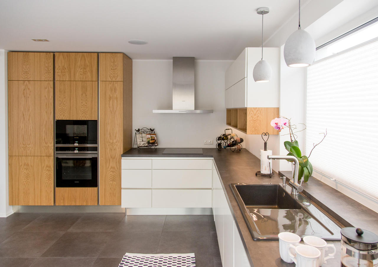 Modern kitchen solution with Siemens appliances. — Wesse